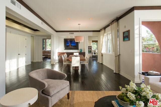 Building Photo - 6241 Crescent Park W