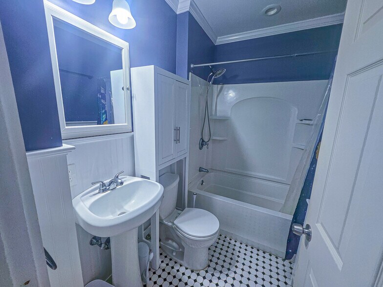 Building Photo - 8 Randall St