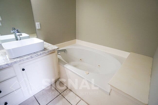 Building Photo - 112 Timberleaf Cir