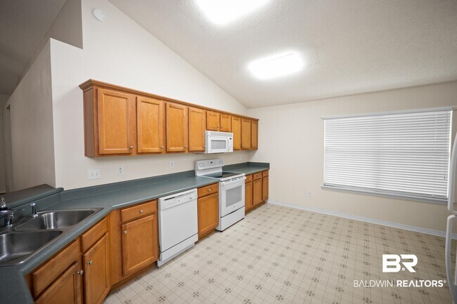 Building Photo - 13097 Concord Dr E