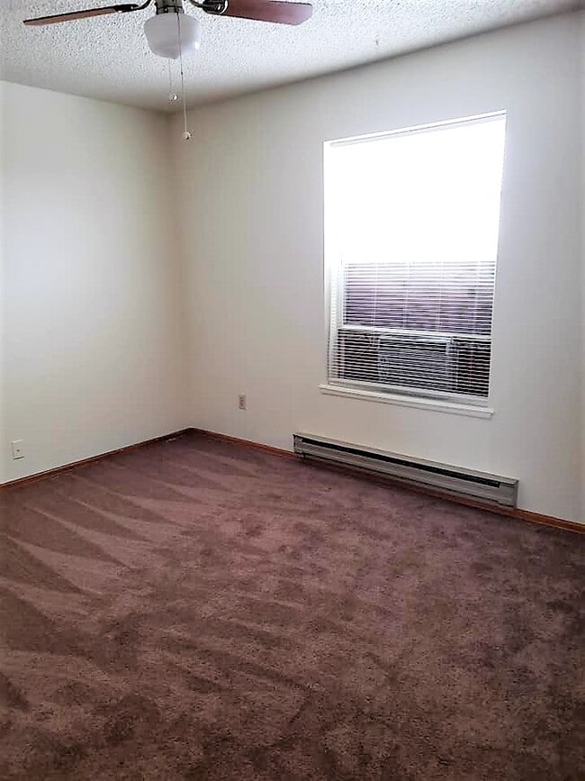 Building Photo - 1370 N Riverbend Dr