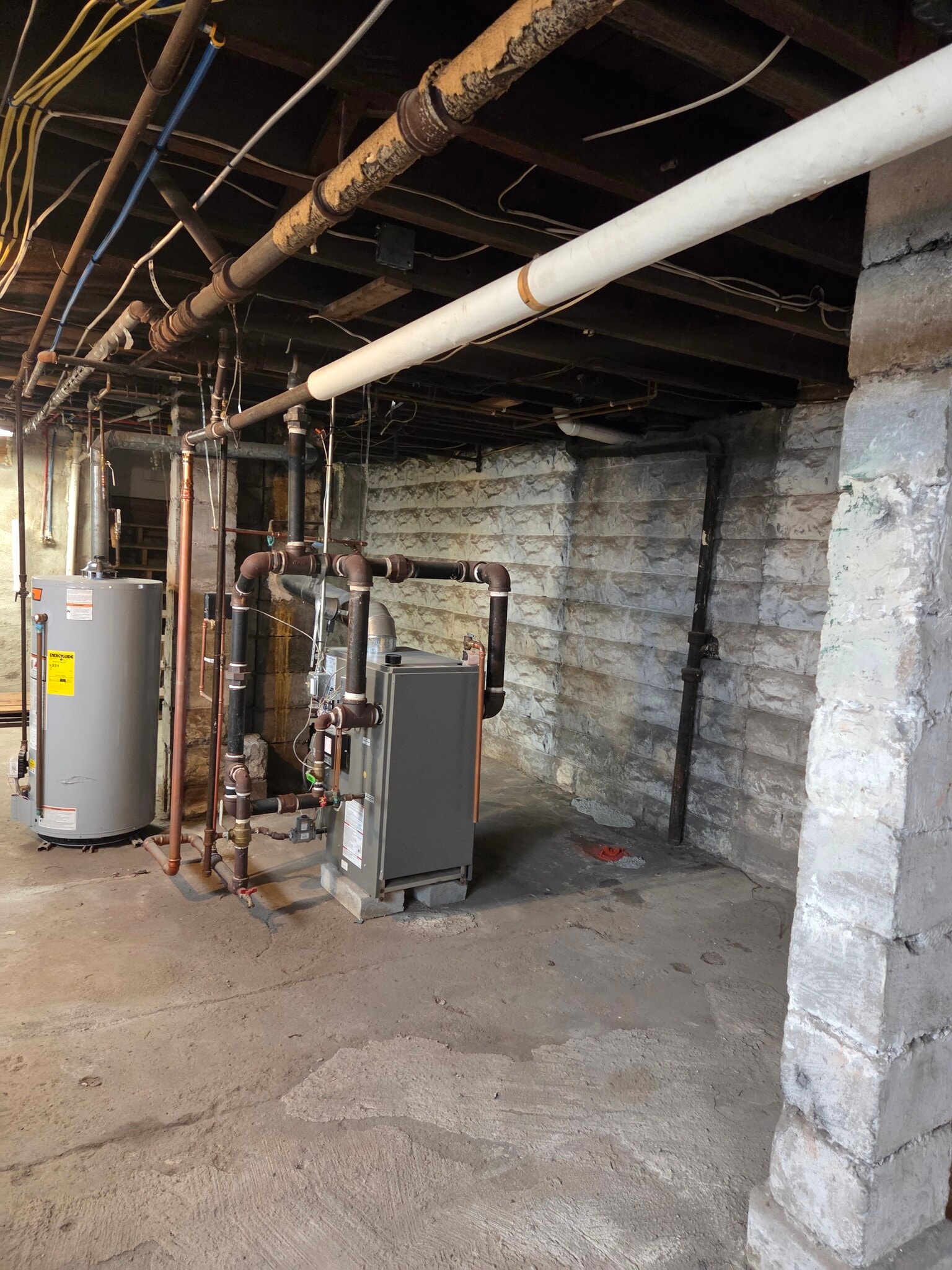 Building Photo - 174 Elm St