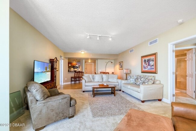 Building Photo - 1241 Riverside Dr