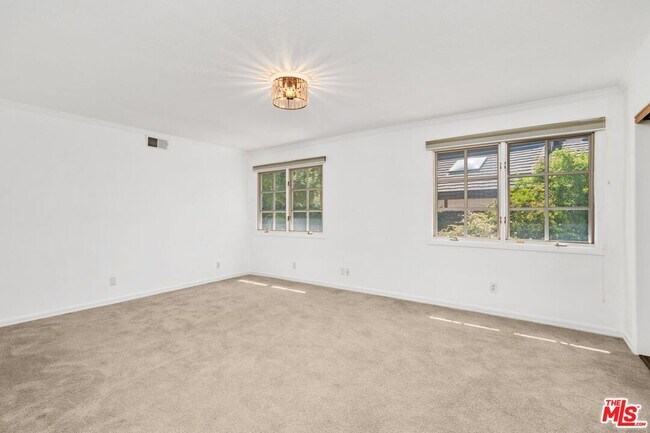 Building Photo - 21663 Ulmus Dr
