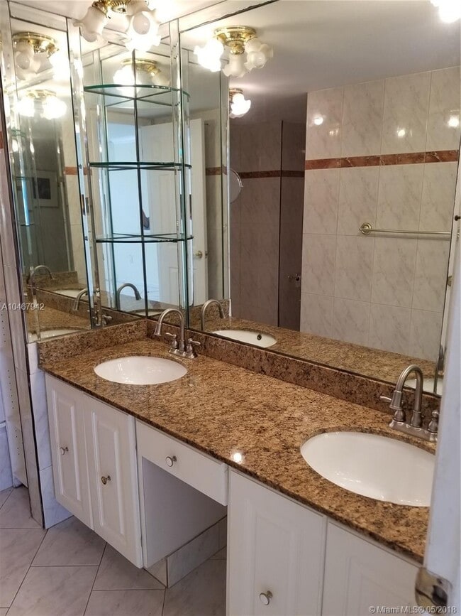 Building Photo - 1833 S Ocean Dr