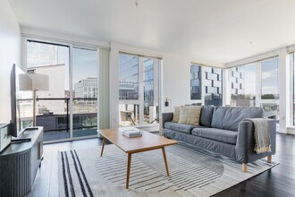 Building Photo - 12282 NE 12th Ln