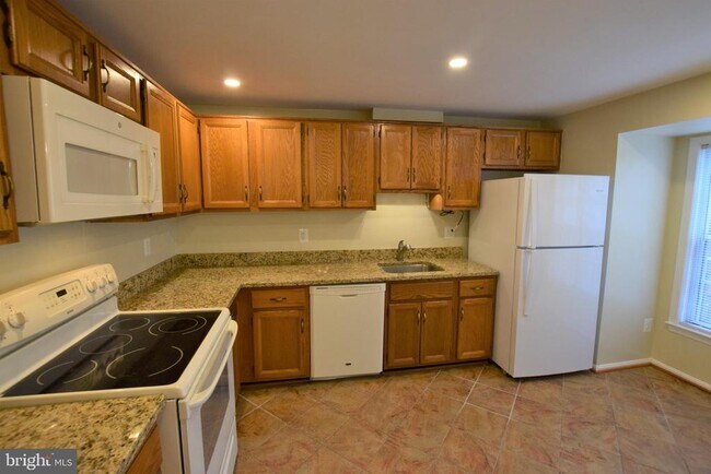 Building Photo - 6605 Briarleigh Way