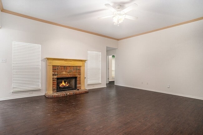 Building Photo - 1307 Hyde Park Blvd