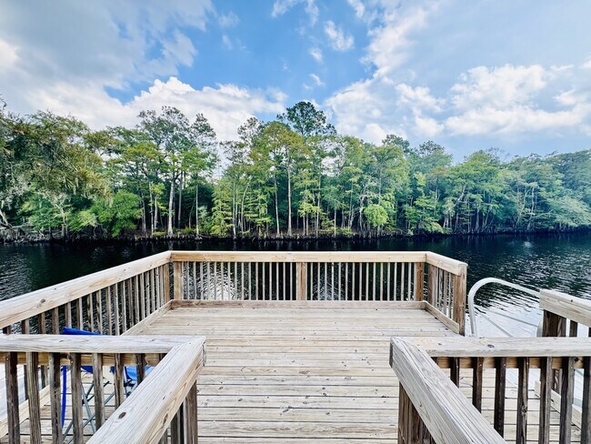 Building Photo - 464 Honeyhill Lp