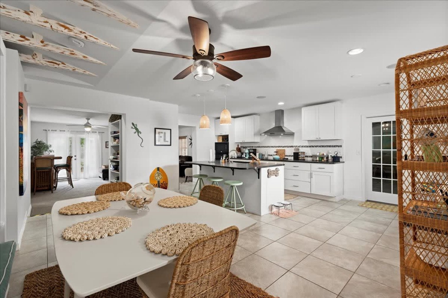 Building Photo - 1345 Bayshore Dr