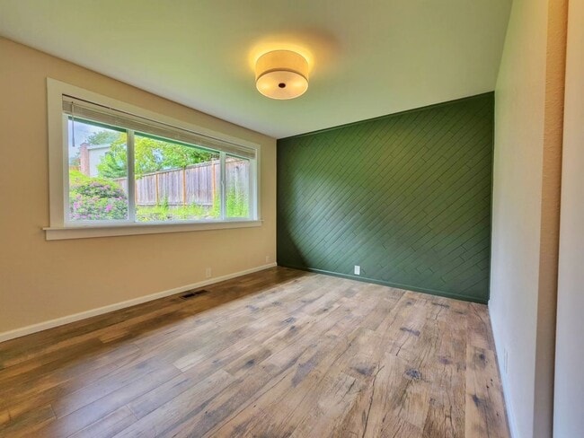 Building Photo - Beautilfully Remodeled 4 Bed 2.75 Bath Ram...