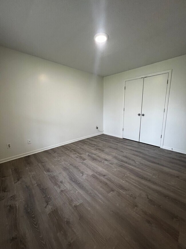 Building Photo - 2500-2502 Hollyhock Dr