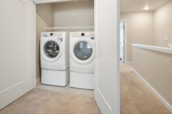 Building Photo - Kenmore Townhome | 4 Bed 3.5 Bath | $3,725