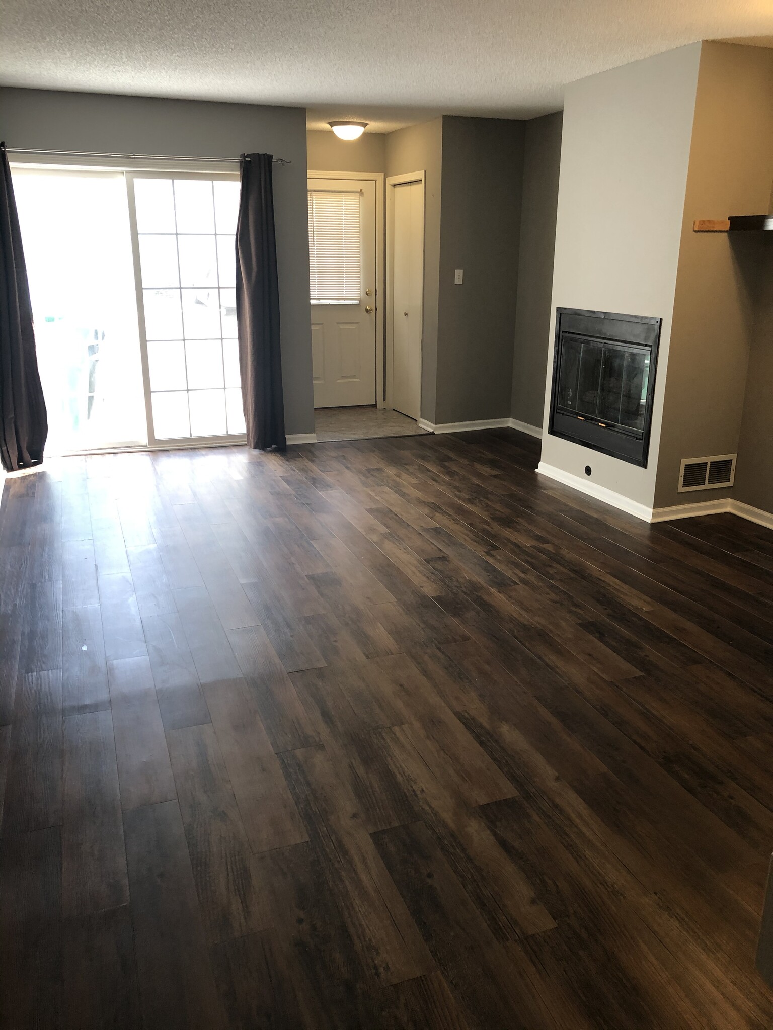 Building Photo - 1323 SE Delaware Ave