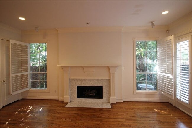 Building Photo - 1816 Devonshire Crescent