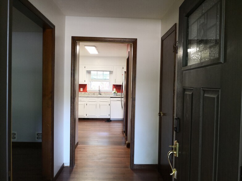 Foyer - 1471 Crooked Creek Rd