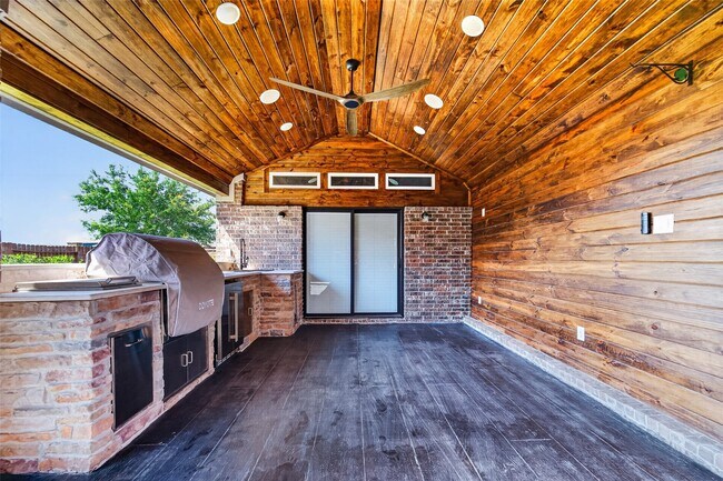 Building Photo - 12322 Sabine Point Dr