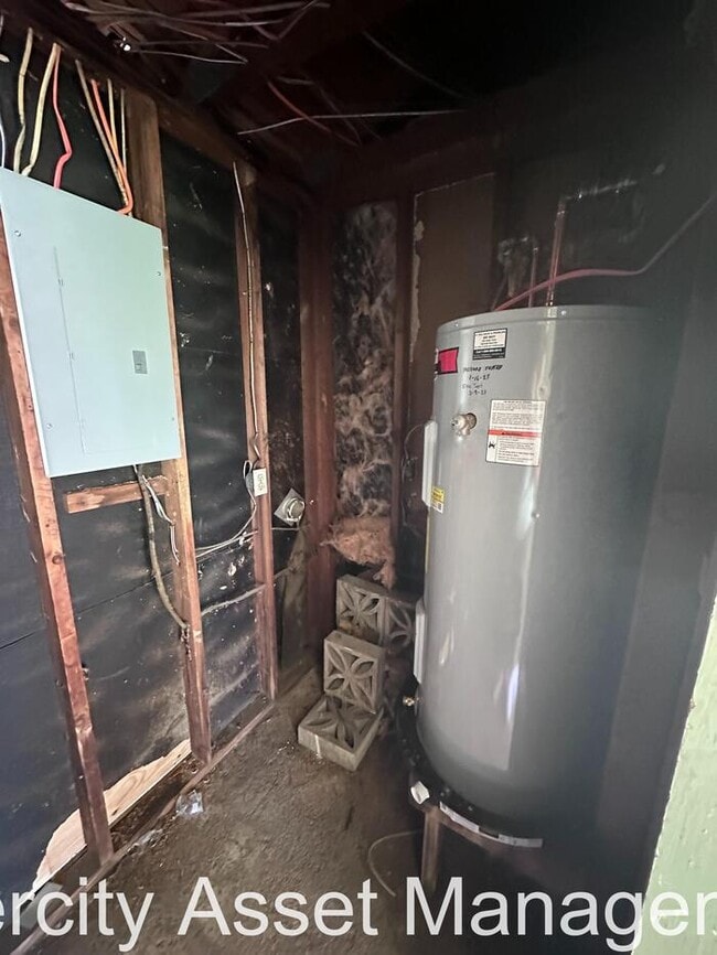 Building Photo - 4180 Kerwin Dr