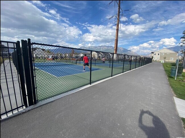 Building Photo - 523 N 310 W