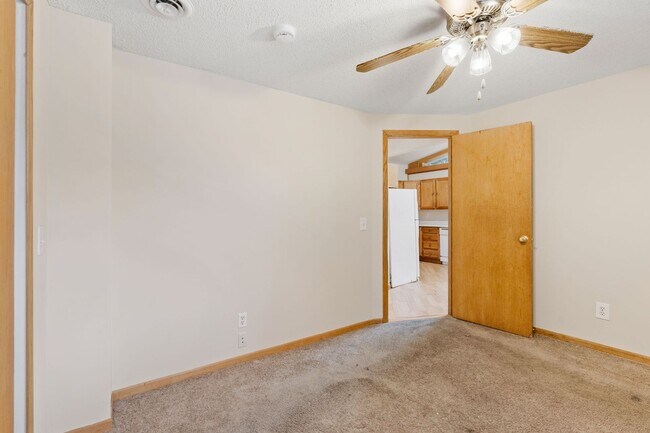 Building Photo - Modern 2-Bedroom Apartment in Hale with Fireplace, Soaking Tub & Premium Amenities