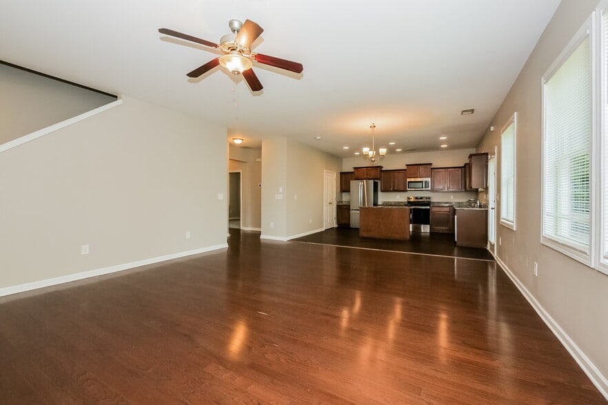 Building Photo - 102 Worthing Ln