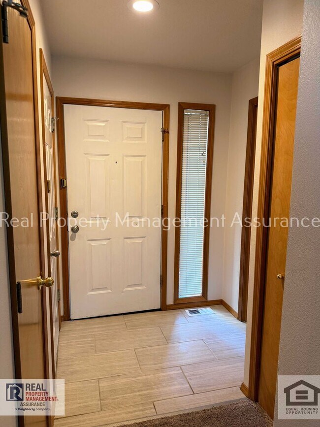 Building Photo - 470 SW 150th Ave
