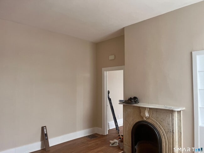 Building Photo - 246 Elm St