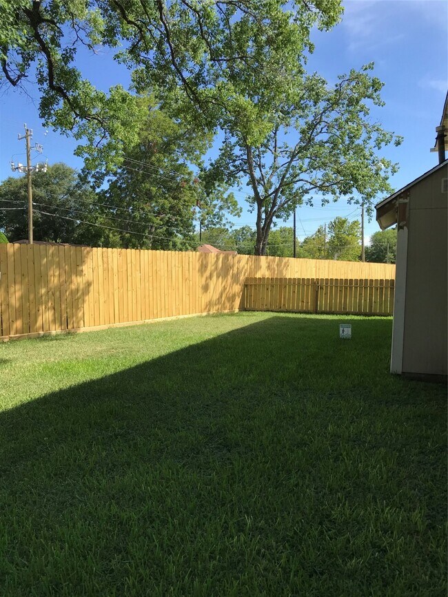 Building Photo - 1020 N Main St