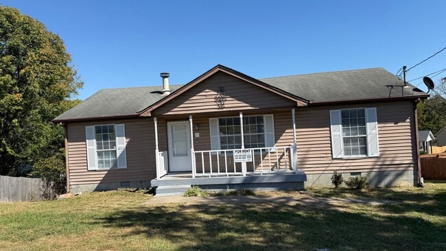 Building Photo - Nice three bedroom with bonus room in Laverne