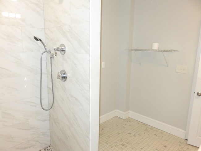 Building Photo - 192 Willow St