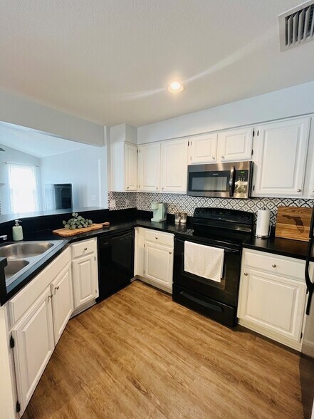 Building Photo - 1547 Spring Ridge Cir
