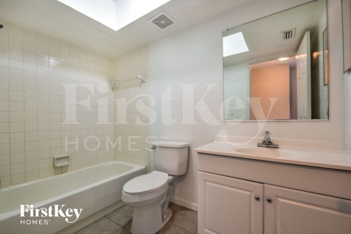 Building Photo - 18525 Sebring Rd