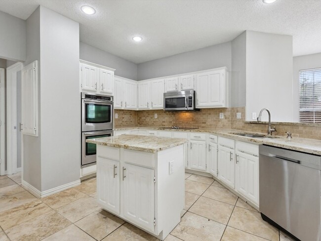 Building Photo - 205 Bayou Ct