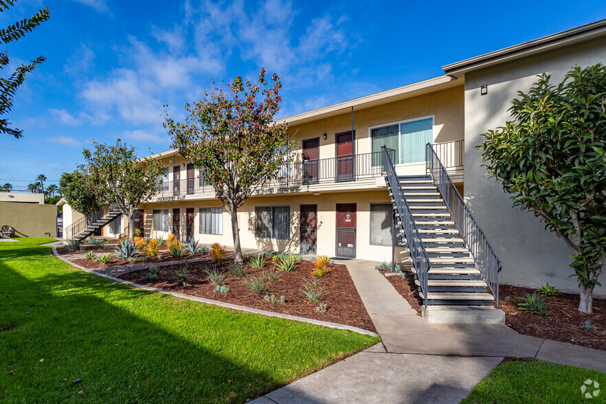 Primary Photo - Dresden Place Apartments