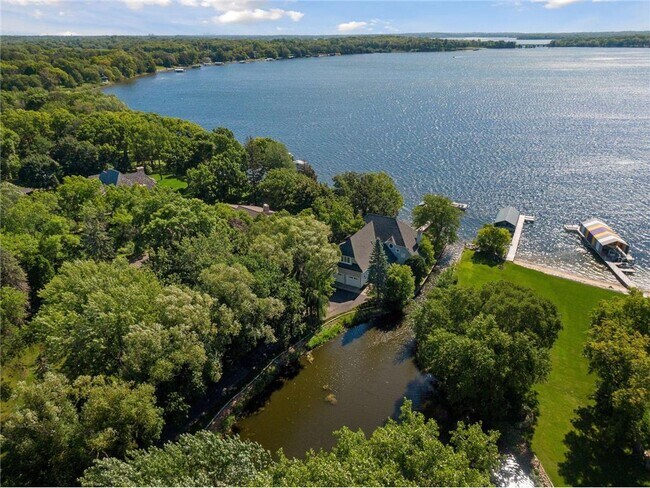 Building Photo - 3115 N Shore Dr