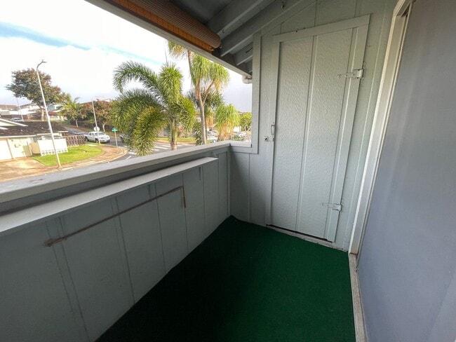 Building Photo - Spacious 2 Bedroom Townhouse w/ Parking in...