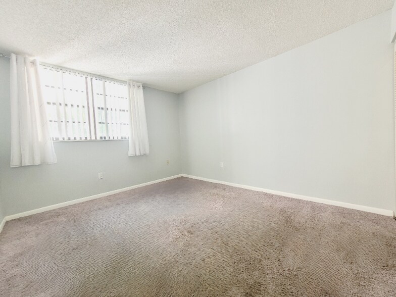 Building Photo - 3611 SW 117th Ave