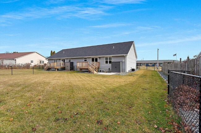 Building Photo - 4 Bedroom- 2.5 Bathroom New Build Duplex- Pulaski!