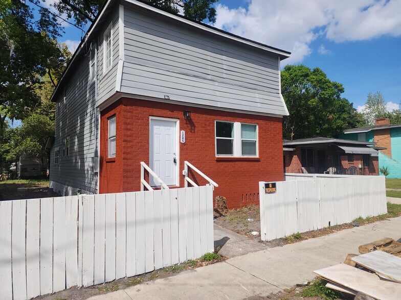 Building Photo - 1285 W 26th St