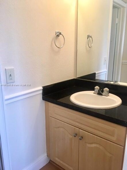 Building Photo - 9925 Nob Hill Pl