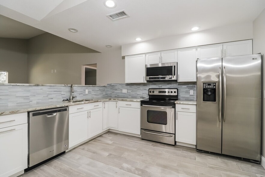 Building Photo - 10324 Ashley Oaks Dr