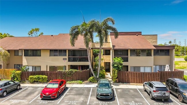 Building Photo - 890 N Village Dr