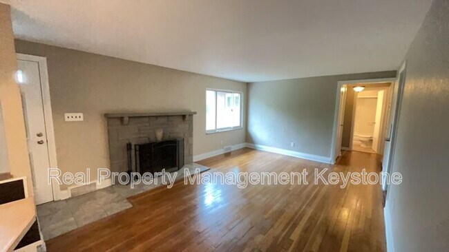 Building Photo - 806 N Margaretta St