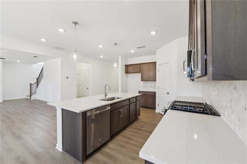 Building Photo - 64 Silverleaf Trl