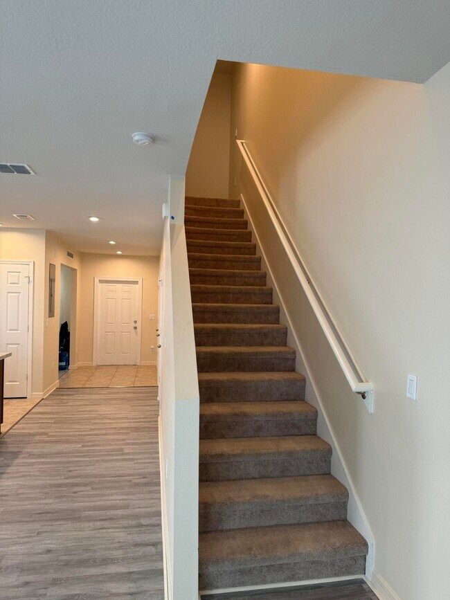 Building Photo - 3334 Franklin Square Ln