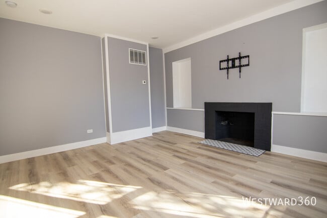 Building Photo - 7527 S Stewart Ave