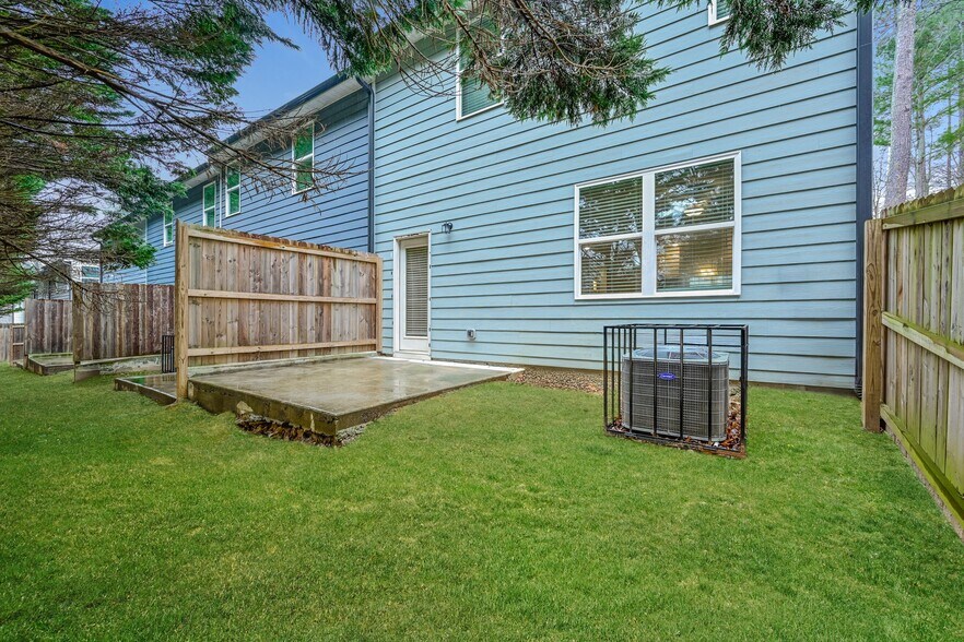 Building Photo - 3577 Saratoga Cir