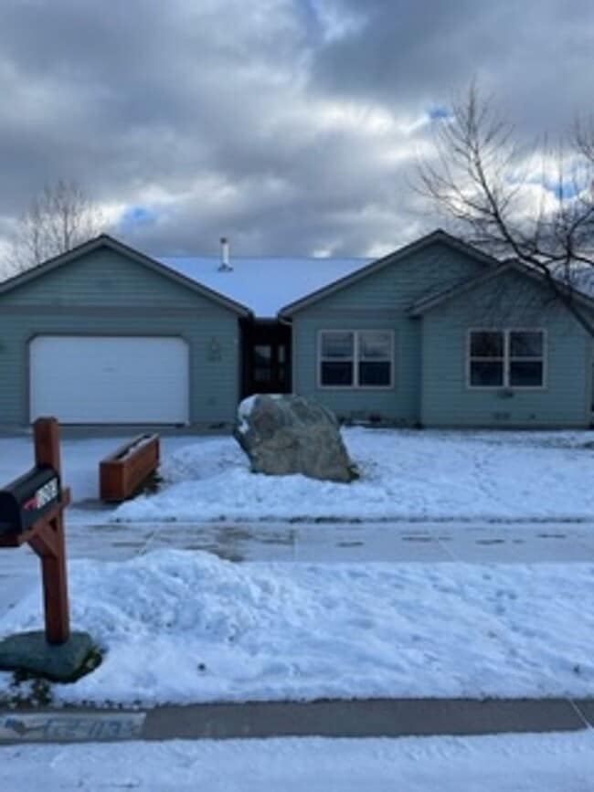 Building Photo - 1203 15th Ave W