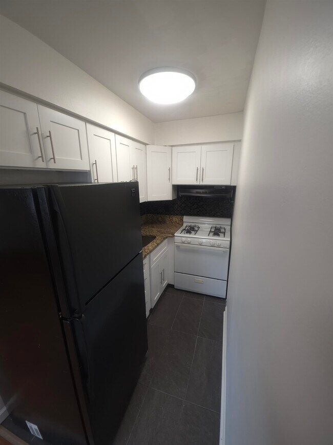 Building Photo - 4325 Meadowview Ave