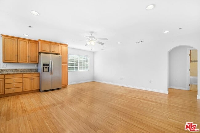 Building Photo - 741 N Las Palmas Ave